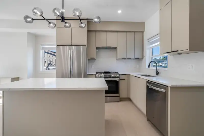 21 8335 115 STREET - photo 4 of 31