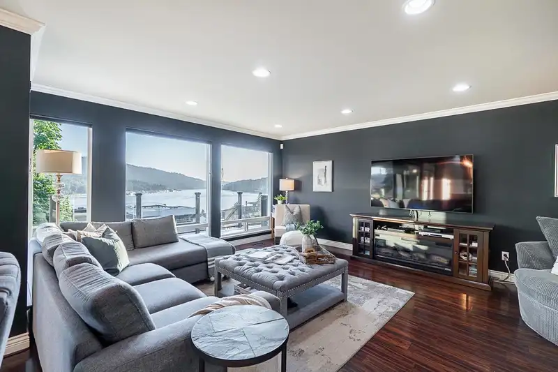 18 BEDINGFIELD STREET - photo 3 of 34