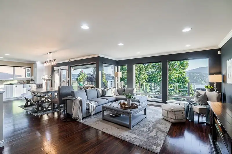 18 BEDINGFIELD STREET - photo 4 of 34