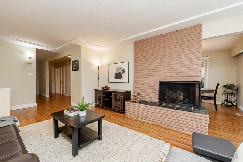 1771 RIDEAU AVENUE - photo 2 of 25