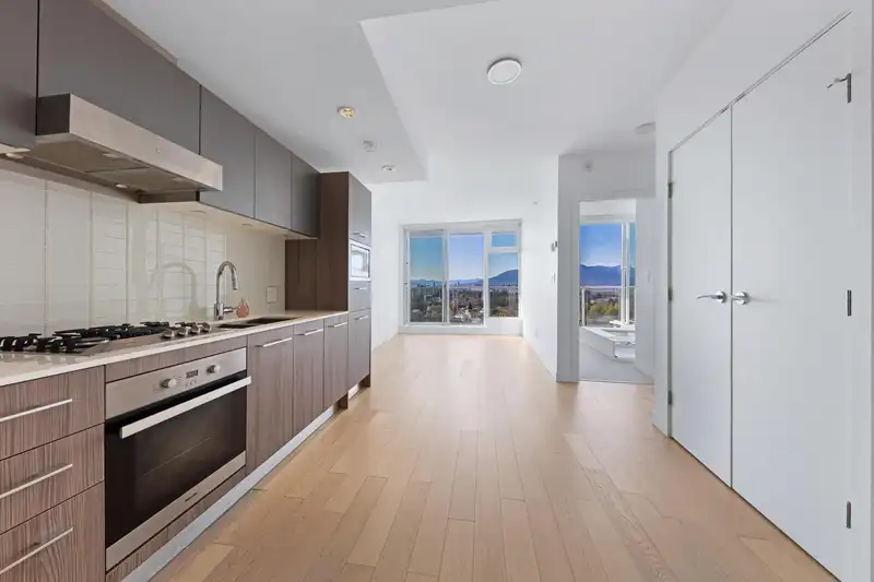 1206 4638 GLADSTONE STREET - photo 1 of 21