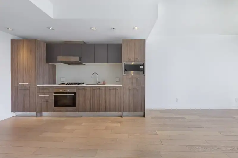1206 4638 GLADSTONE STREET - photo 2 of 21