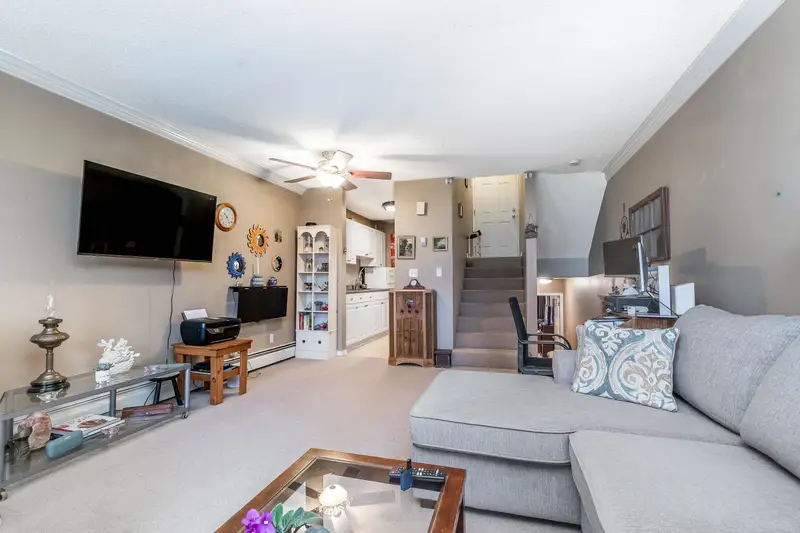 70 17712 60 AVENUE - photo 4 of 15