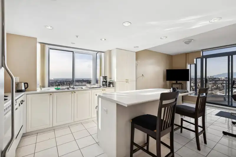 2204 739 PRINCESS STREET - photo 2 of 37