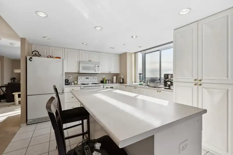 2204 739 PRINCESS STREET - photo 3 of 37