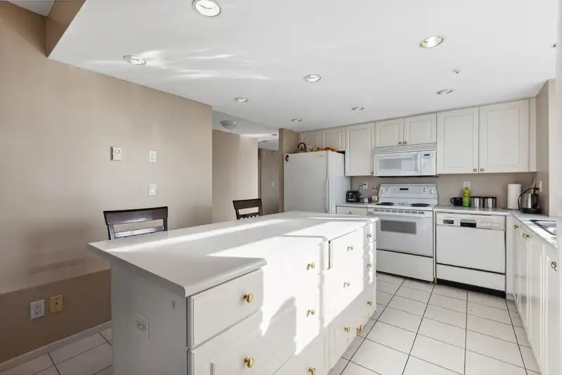 2204 739 PRINCESS STREET - photo 4 of 37
