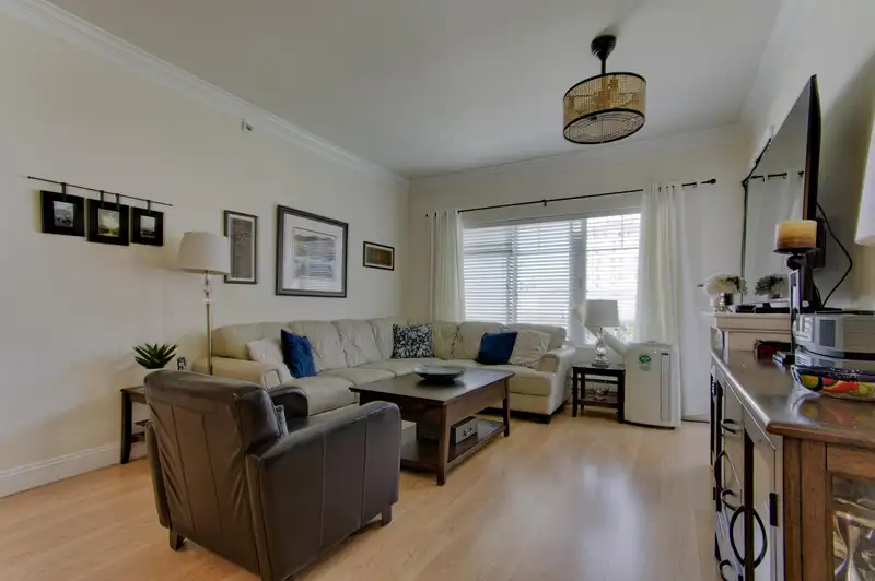 407 22150 DEWDNEY TRUNK ROAD - photo 2 of 20