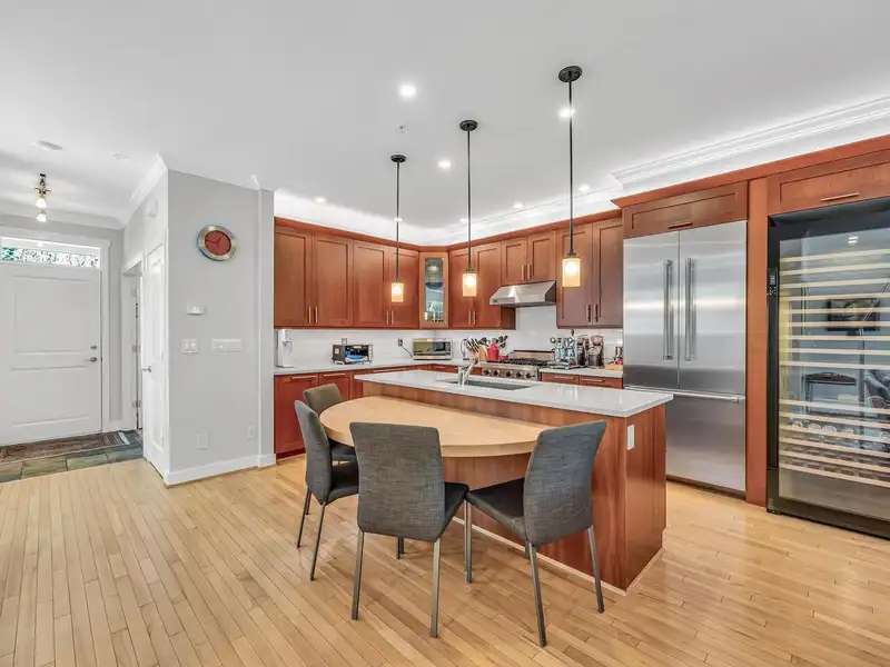 4658 CAPILANO ROAD - photo 3 of 37