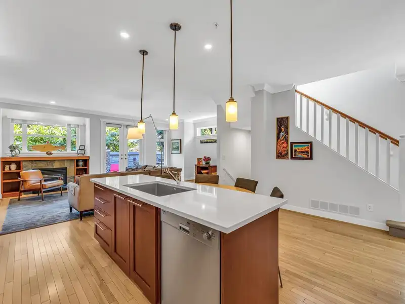 4658 CAPILANO ROAD - photo 4 of 37
