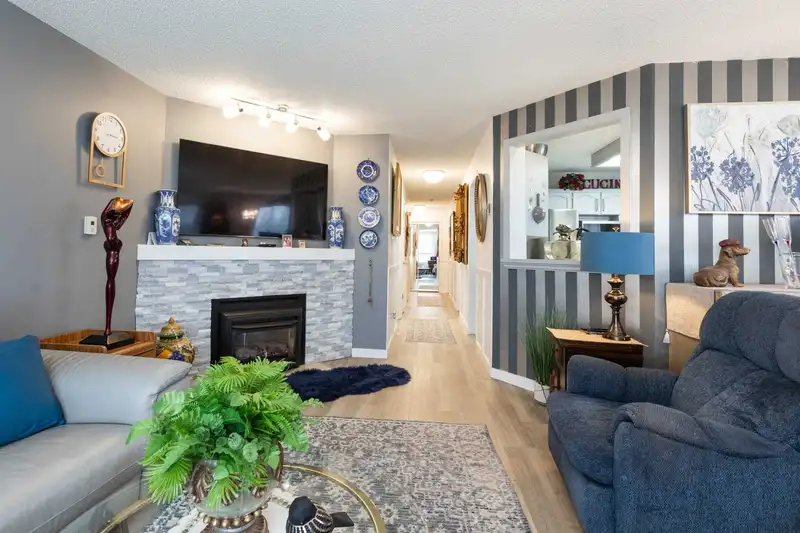 501 45765 SPADINA AVENUE - photo 3 of 40