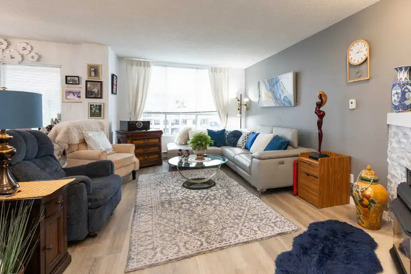501 45765 SPADINA AVENUE - photo 4 of 40