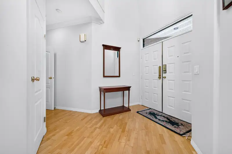 6215 DUNSMUIR CRESCENT - photo 3 of 34
