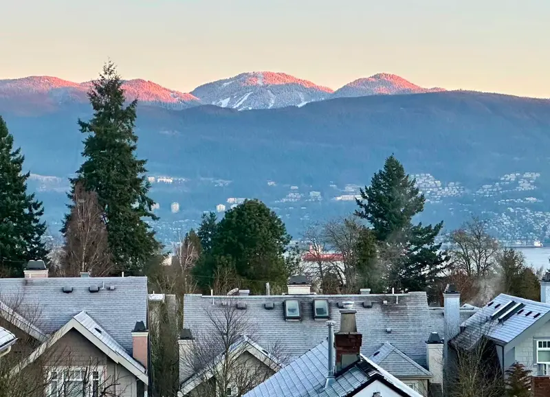 305 4463 W 10TH AVENUE - photo 3 of 10