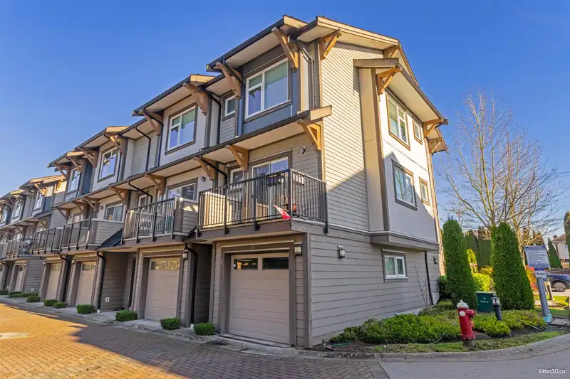 1 4099 NO. 4 ROAD - photo 2 of 33