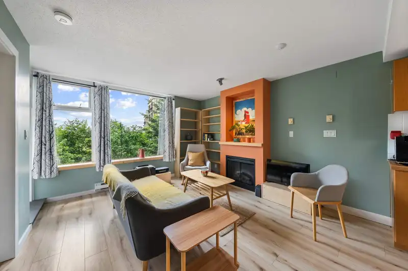 309 9298 UNIVERSITY CRESCENT - photo 1 of 25