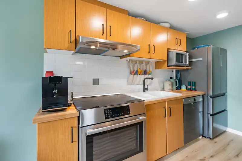 309 9298 UNIVERSITY CRESCENT - photo 4 of 25