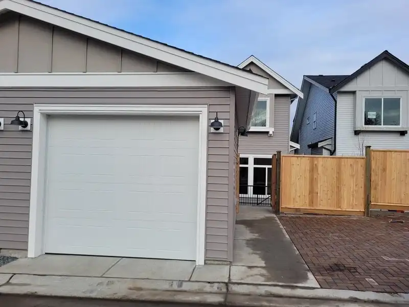 19808 75A AVENUE - photo 4 of 29