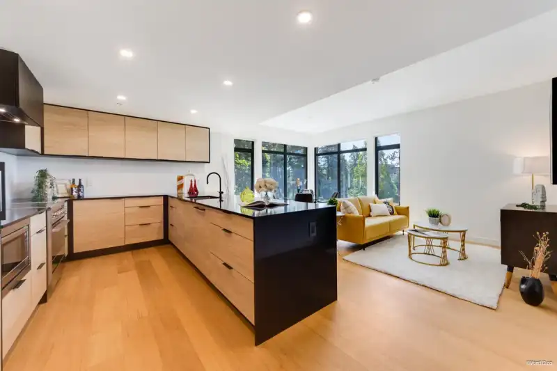 302 6485 MANITOBA STREET - photo 1 of 35