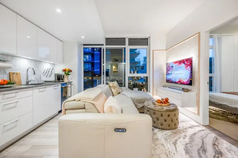 411 3581 E KENT NORTH AVENUE - photo 3 of 22