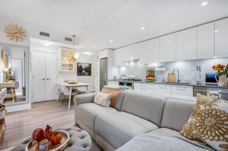 411 3581 E KENT NORTH AVENUE - photo 4 of 22