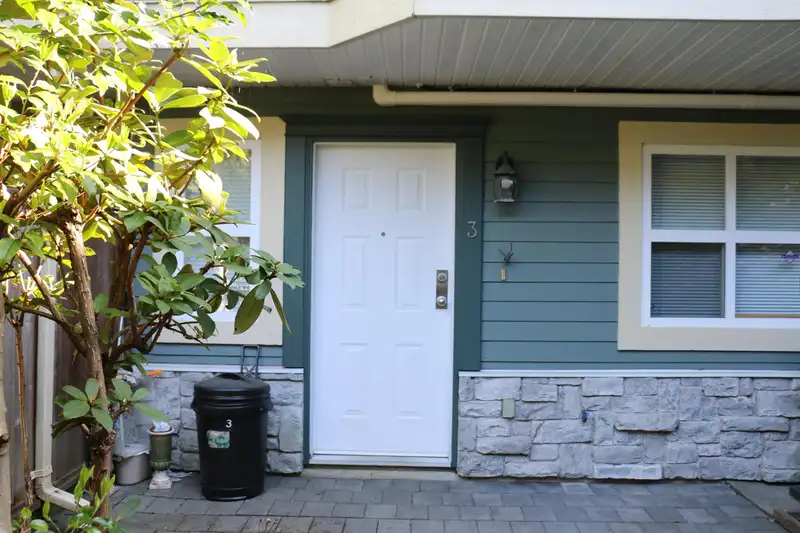 3 7833 ST. ALBANS ROAD - photo 2 of 32