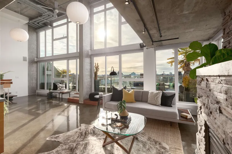 1002 289 ALEXANDER STREET - photo 2 of 25