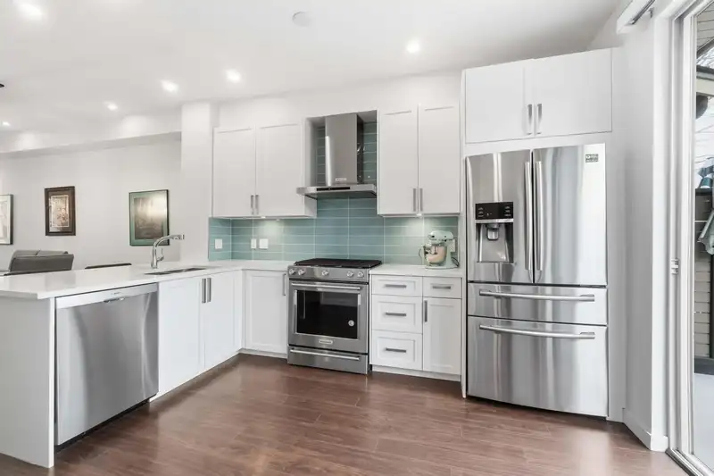 82 100 KLAHANIE DRIVE - photo 3 of 40