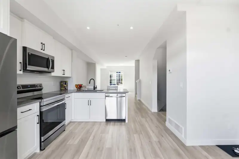 143 20180 84 AVENUE - photo 4 of 37