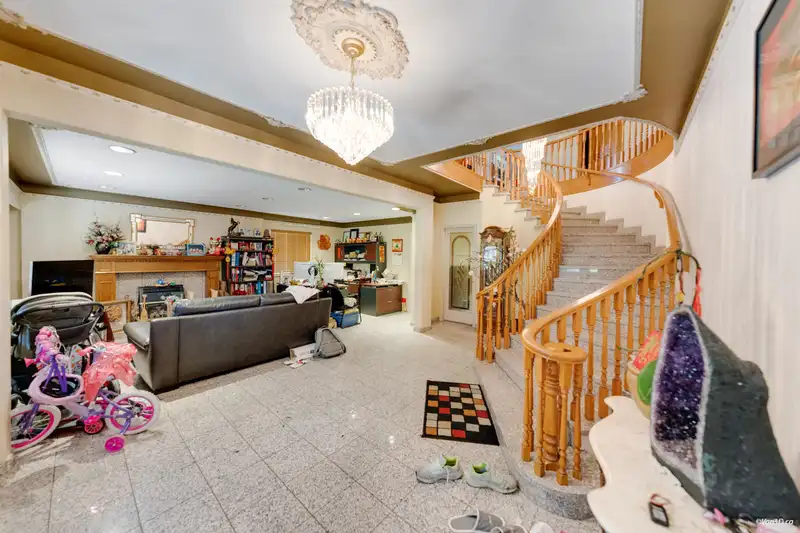 2825 E 3RD AVENUE - photo 4 of 39