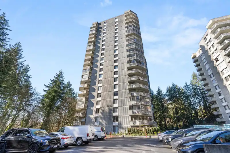 2006 2024 FULLERTON AVENUE - photo 1 of 40