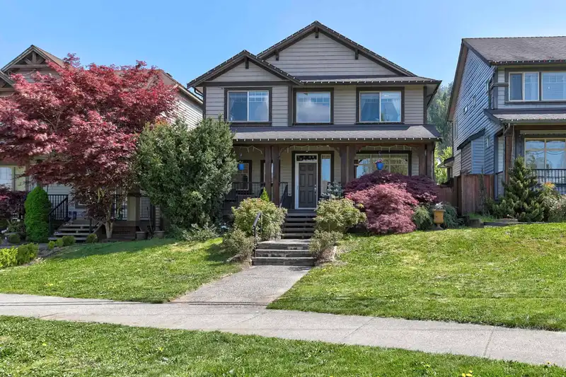10656 248 STREET - photo 2 of 40