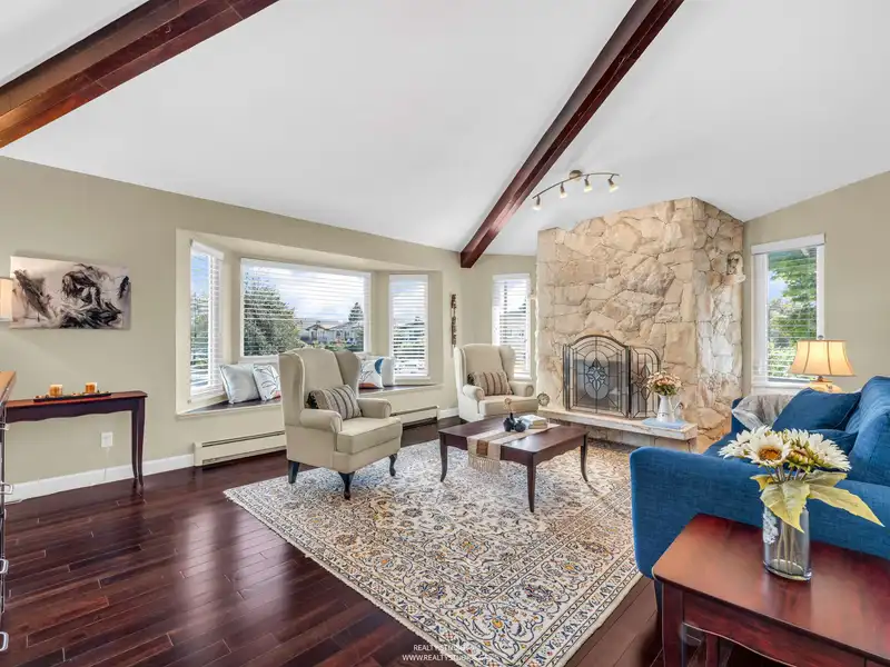 51 GILMORE AVENUE - photo 2 of 40
