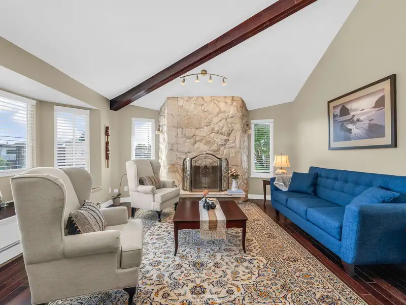 51 GILMORE AVENUE - photo 3 of 40