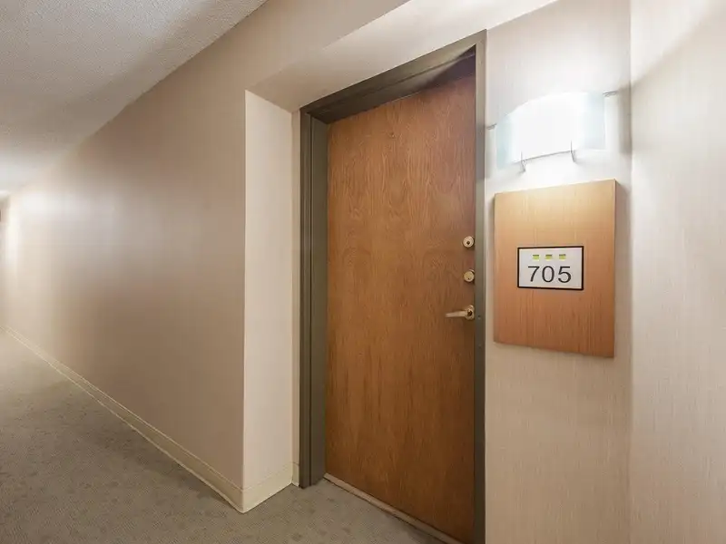 705 522 MOBERLY ROAD - photo 2 of 21