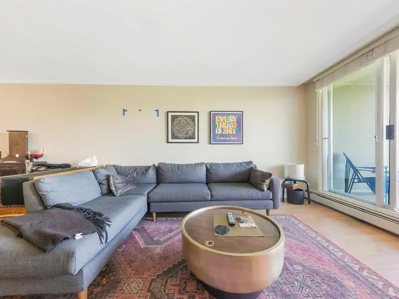 705 522 MOBERLY ROAD - photo 4 of 21