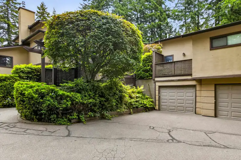 102 12741 16 AVENUE - photo 1 of 39
