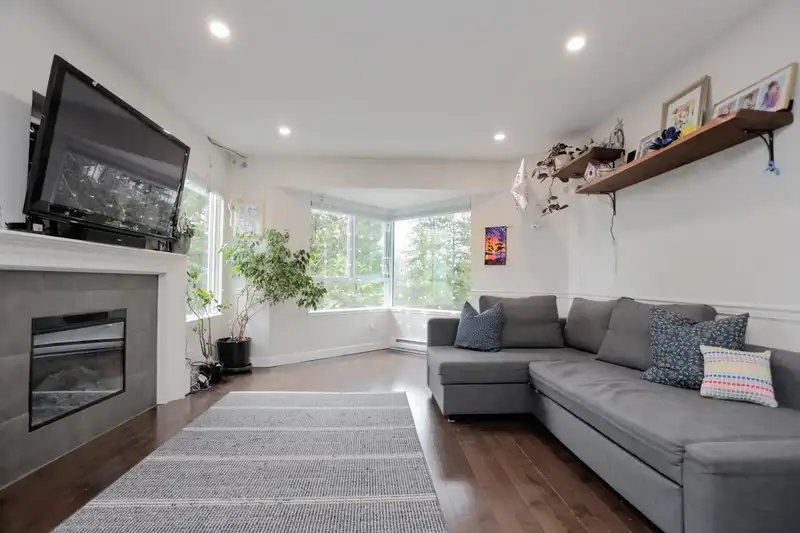 221 1215 LANSDOWNE DRIVE - photo 1 of 16