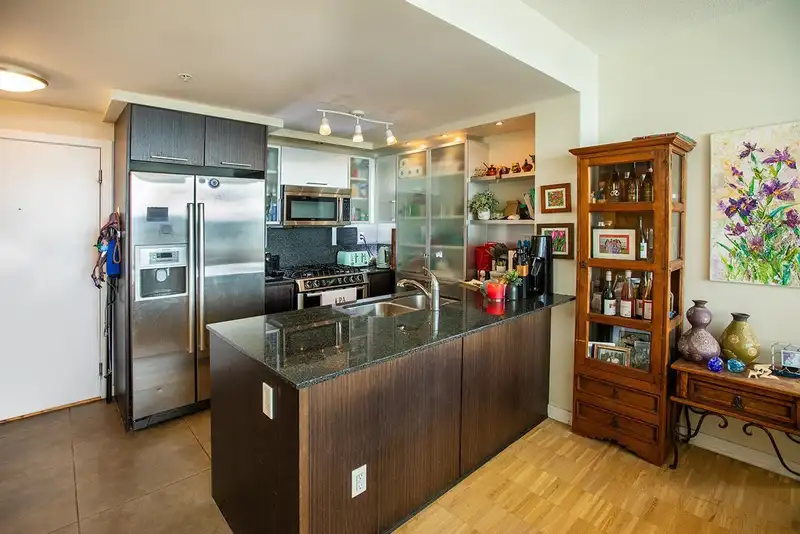 3406 2980 ATLANTIC AVENUE - photo 2 of 9