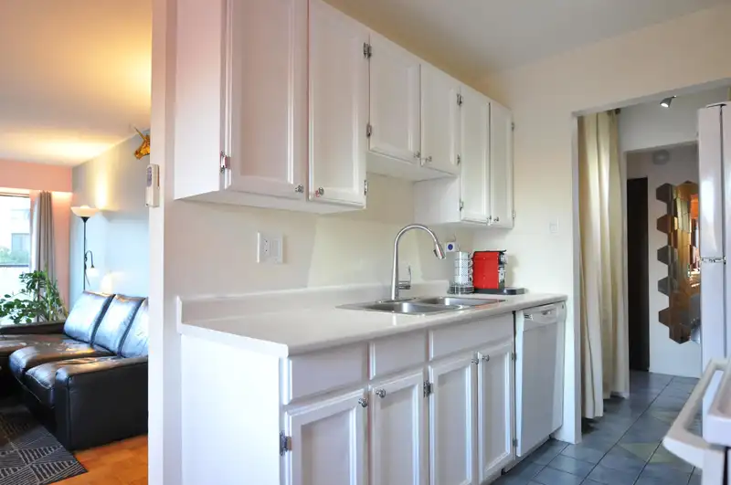 209 930 E 7TH AVENUE - photo 3 of 17