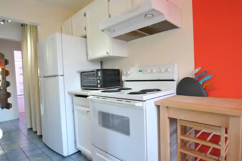 209 930 E 7TH AVENUE - photo 4 of 17