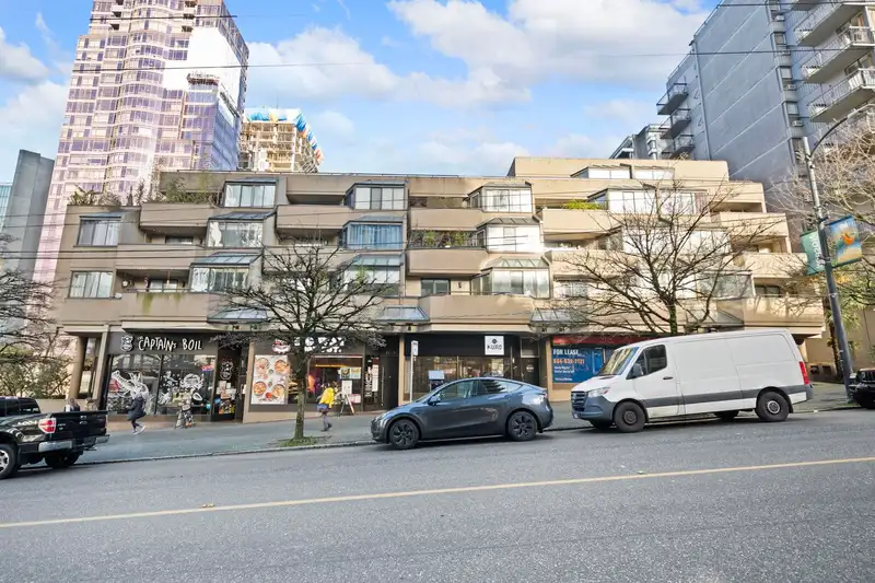 400 1455 ROBSON STREET - photo 2 of 21