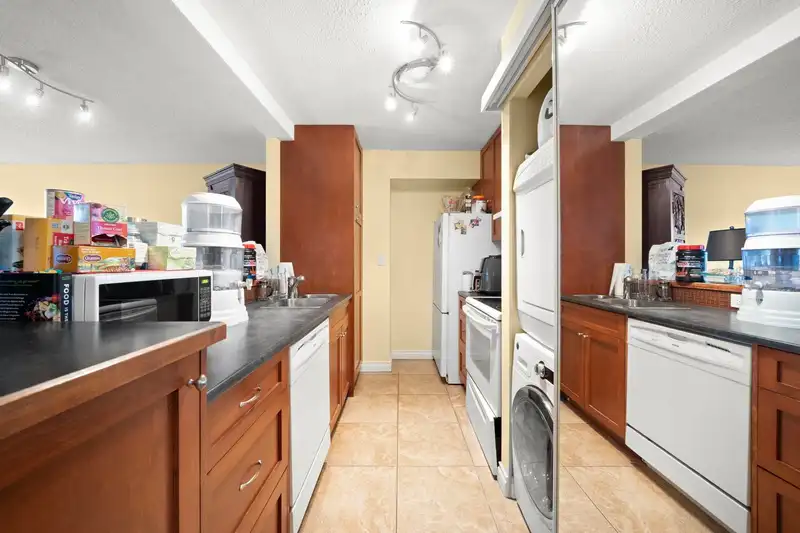 400 1455 ROBSON STREET - photo 4 of 21