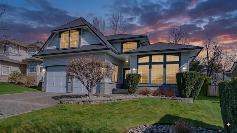 2977 SOUTHERN CRESCENT - photo 2 of 40