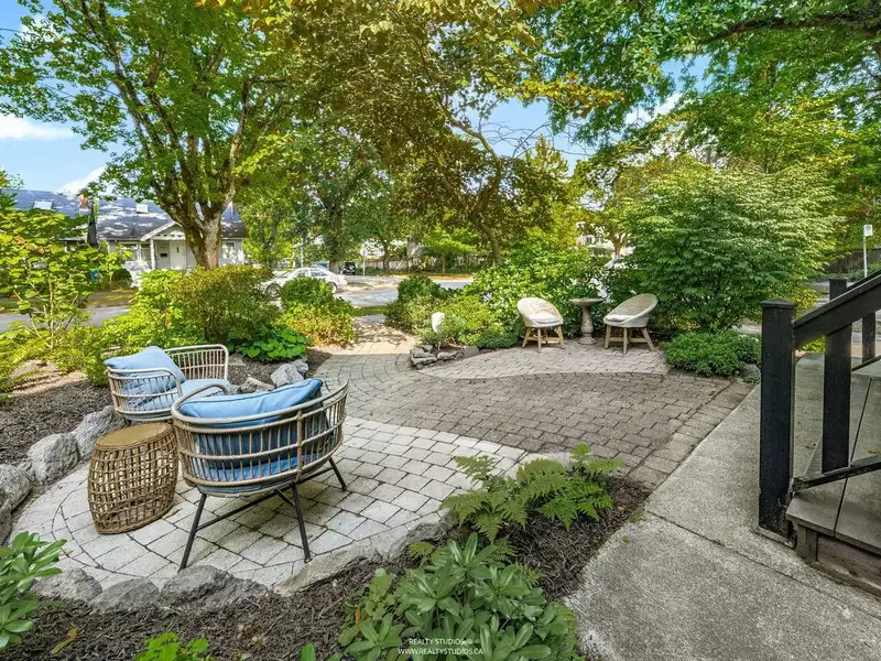 2702 W 15TH AVENUE - photo 2 of 39