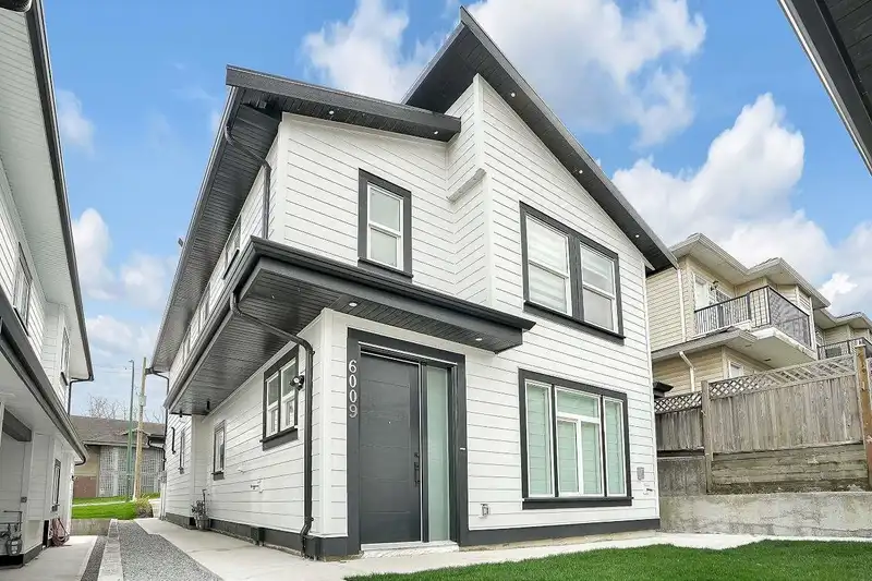 6009 SPROTT STREET - photo 1 of 10