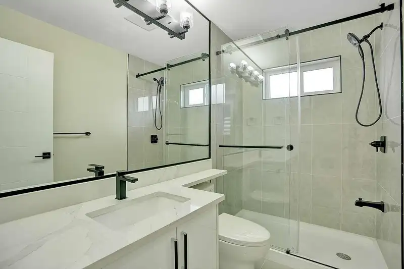 6009 SPROTT STREET - photo 3 of 10