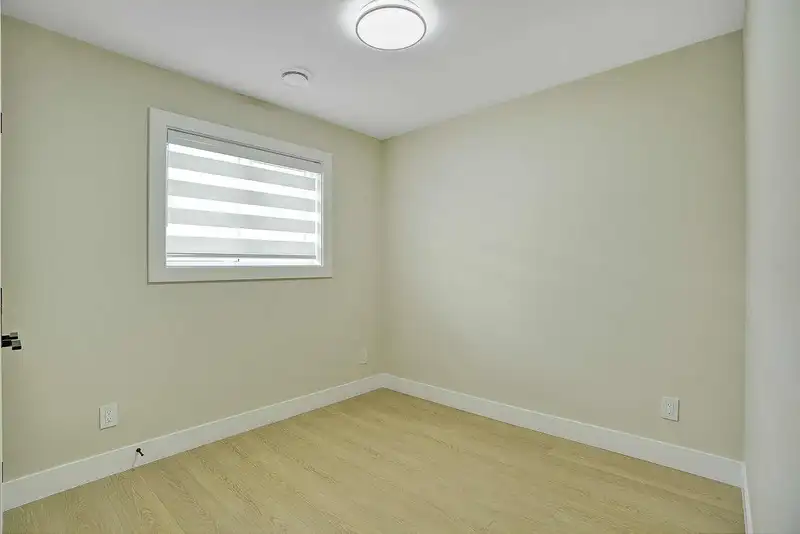 6009 SPROTT STREET - photo 4 of 10