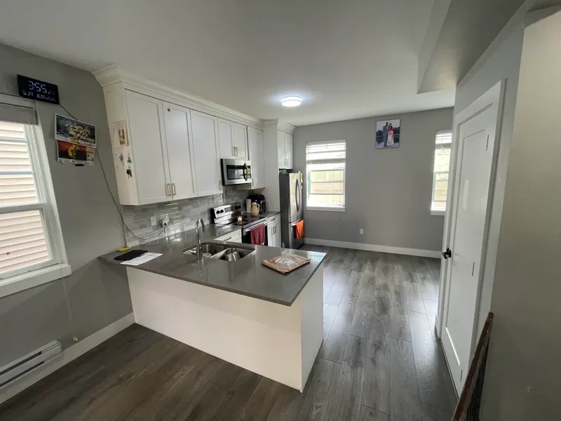 24 2530 JANZEN STREET - photo 4 of 13