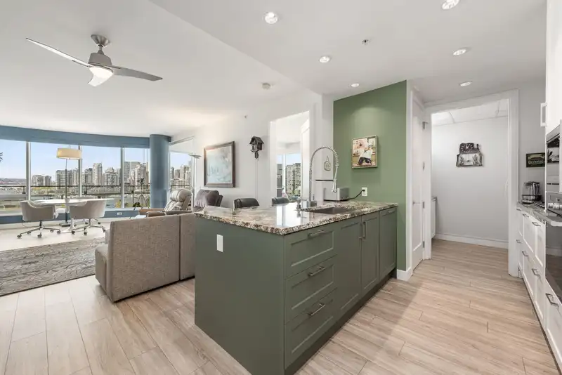 1009 181 W 1ST AVENUE - photo 1 of 40