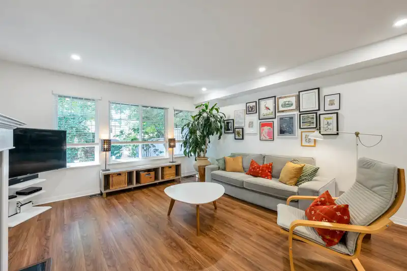 86 8888 151 STREET - photo 3 of 37